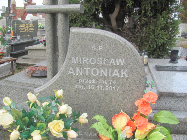 Mirosław Antoniak 1943 Kalisz św. Józefa Tyniecki 0302 - Grobonet - Wyszukiwarka osób pochowanych